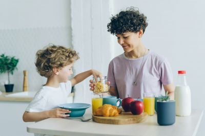 Hogyan segíthetünk ADHD-s gyerekünknek a gluténmenetes diéta betartásában iskolaidőben 