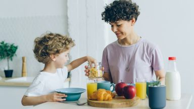 Hogyan segíthetünk ADHD-s gyerekünknek a gluténmenetes diéta betartásában iskolaidőben 